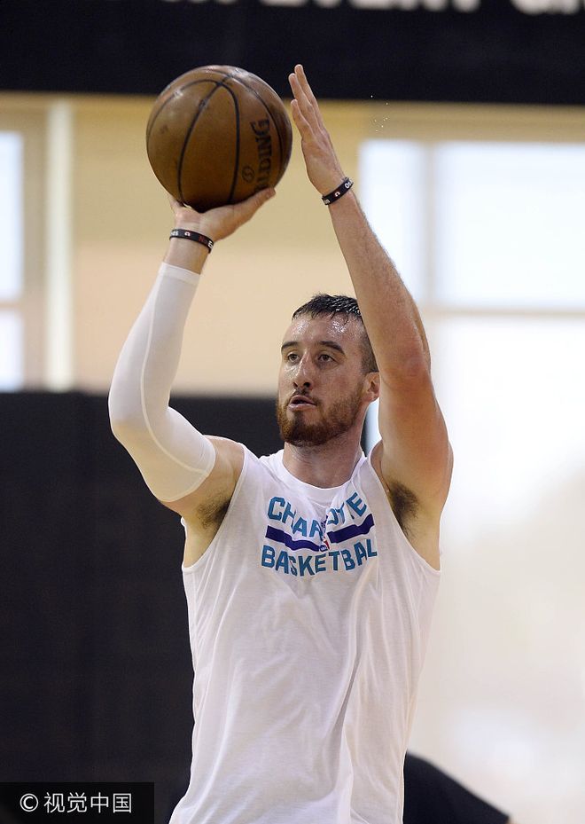 星空娱乐app -德甲赛程吃紧;夏洛特黄蜂冲刺阶段战术微调;引发热议;轮换策略成焦点